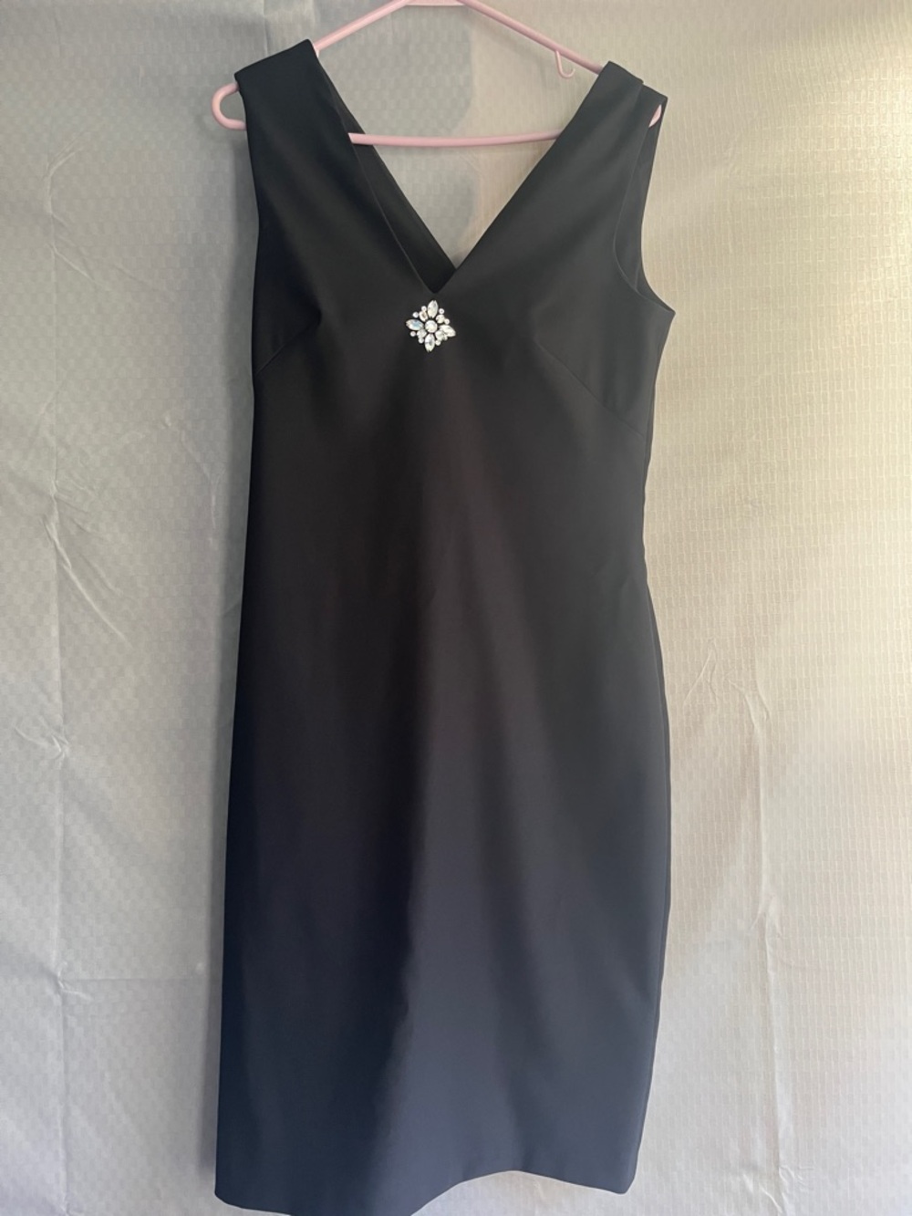 Classic Black V-Neck Sheath Dress with Brooch